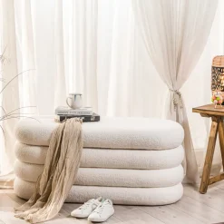 Bank met opbergruimte in witte lussen