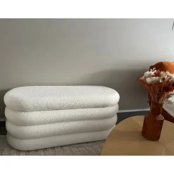 Bank met opbergruimte in witte lussen