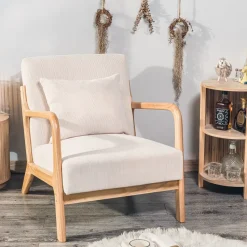 Fauteuil van massief hout en beige stof