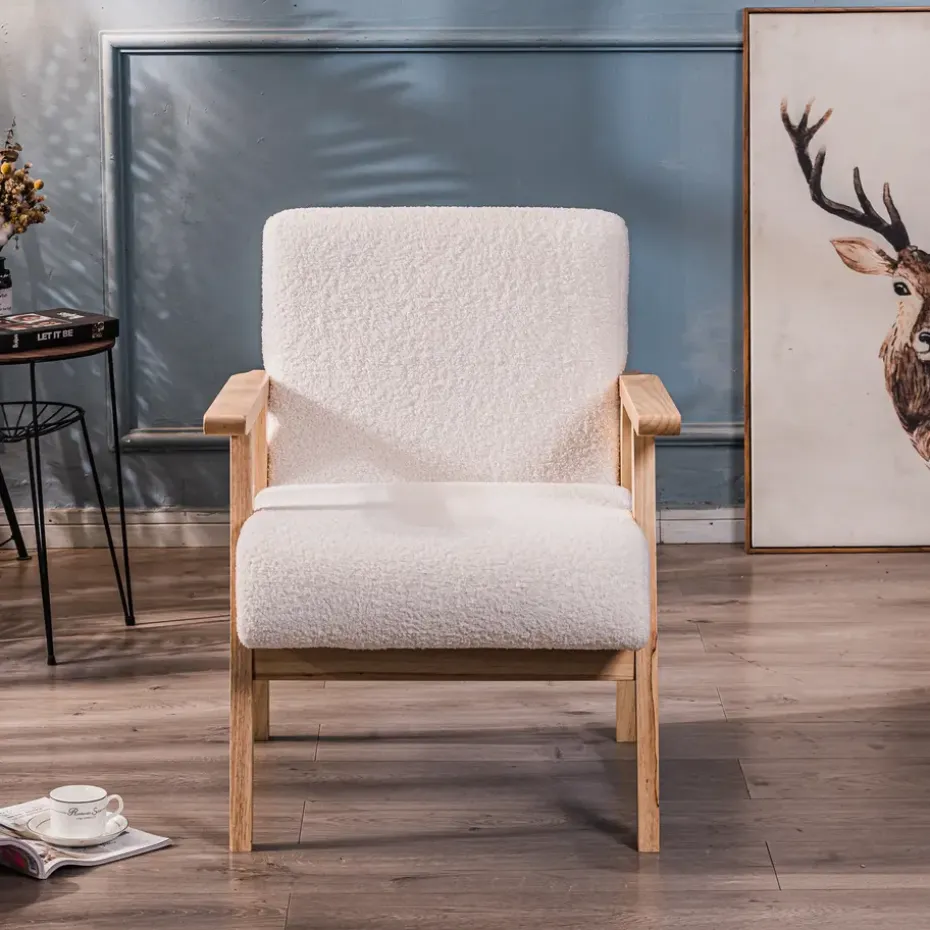Fauteuil van massief hout en witte lussen