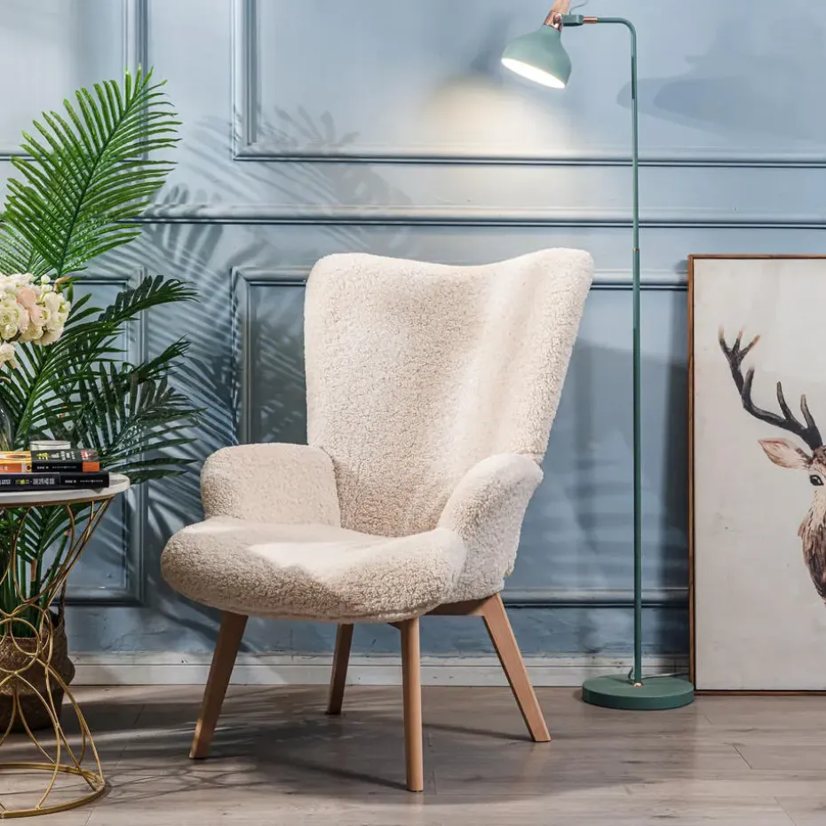 Fauteuil van massief hout en witte lussen