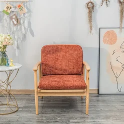 Fauteuil van massief hout en terracotta stof