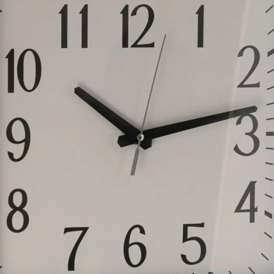 Gerimport Wandklok - vierkant - zilver - 29 cm