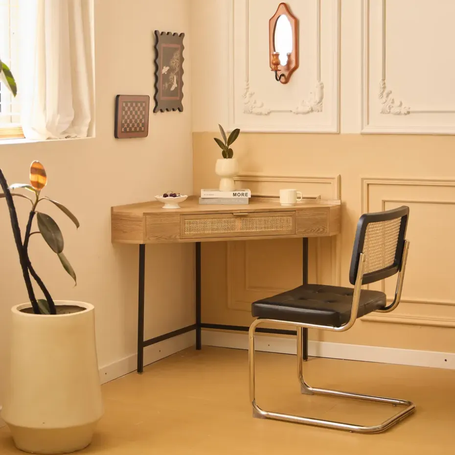 Hoekbureau van hout en rotan met 1 lade en metalen poten