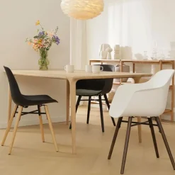 Nolon Nena-Puk Eetkamerstoel Zwart - Armleuning - Zwarte Houten Poten