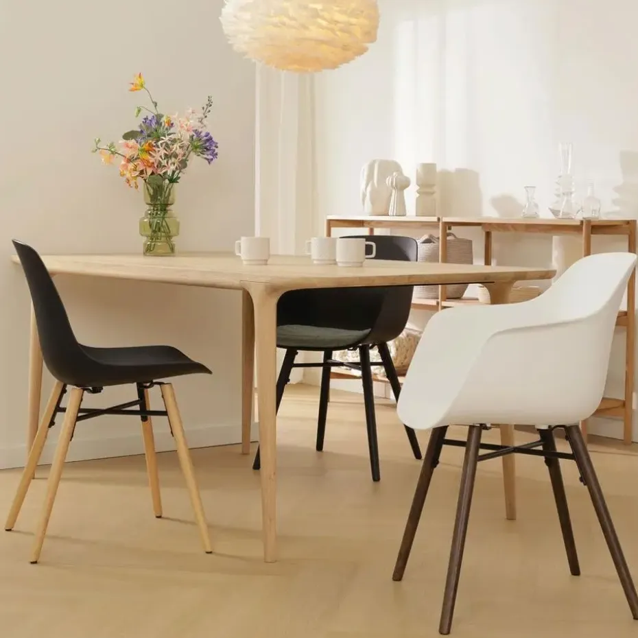 Nolon Nena-Puk Eetkamerstoel Zwart - Armleuning - Zwarte Houten Poten