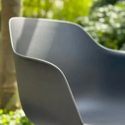 Nolon Noa-Puk Kunststof Tuinstoel Zwart - Zwart Onderstel