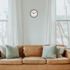 Ostaria Wandklok/muur klok - D20 cm - kunststof - zilver