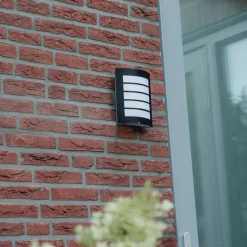 Qazqa buitenlampen met sensor miro zwart e27