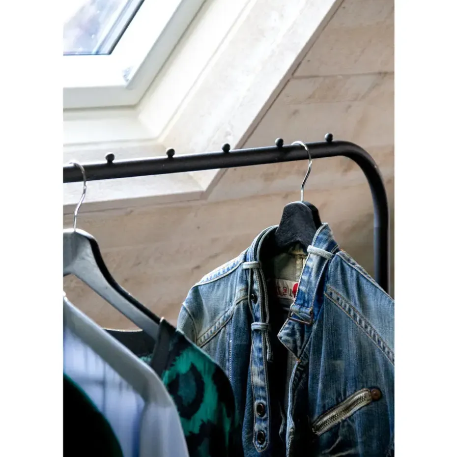 QUVIO Kledingrek met schoenen opbergruimte zwart