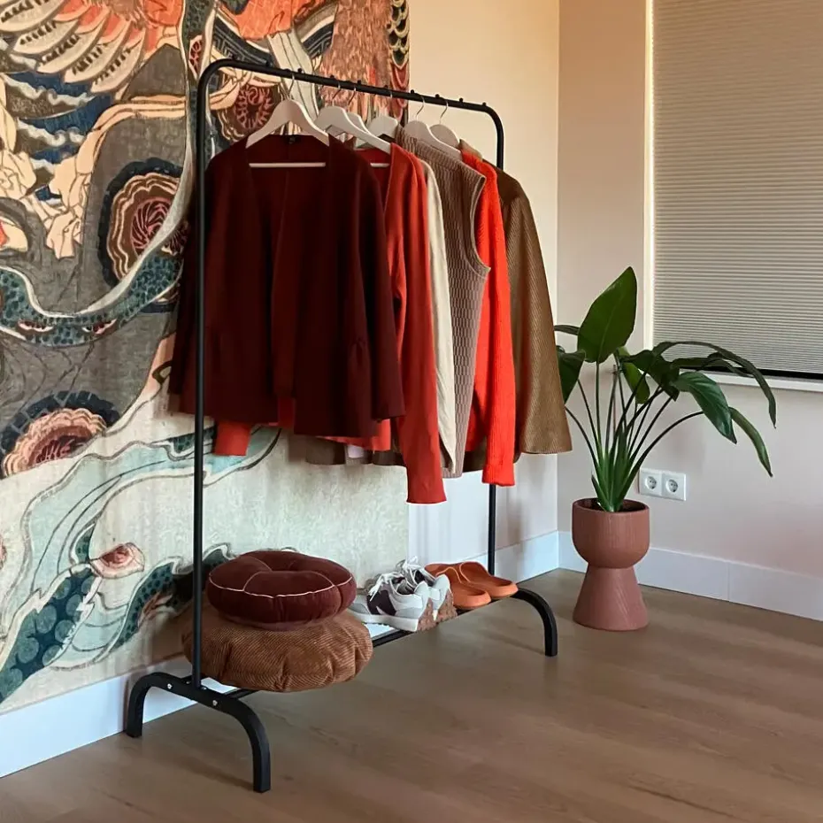 QUVIO Kledingrek met schoenen opbergruimte zwart