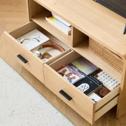 Scandinavische TV-meubel van massief hout met 2 laden